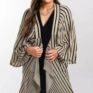 Daytrip Women’s Large Striped Crinkle Kimono Size M